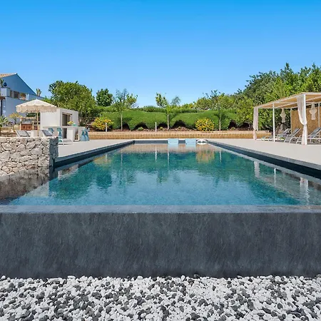 Villa Pigna Blue La Banca